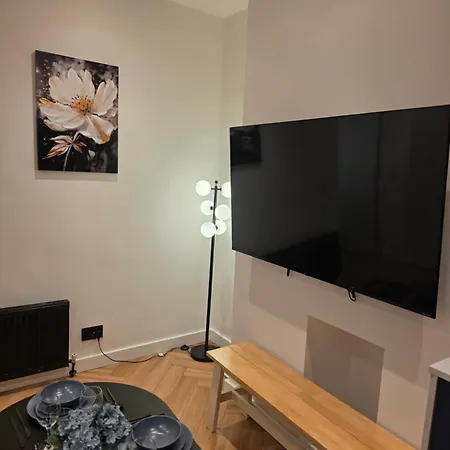 2 Bedroom Near Anfield Stadium - Sleeps 4 Per Flat 公寓