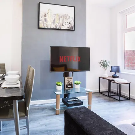 Feriehus New Large Contractors House 4 Bedrooms 8 Guests Liverpool