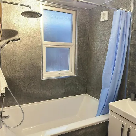 5 Mins To Anfield, 2 Bed, Mosaic Art House Holiday home Liverpool