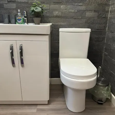 5 Mins To Anfield, 2 Bed, Mosaic Art House * Liverpool