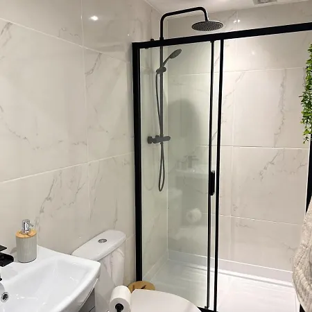 Σπίτι διακοπών 6b 3bath - Free Parking - Tvs In Every *