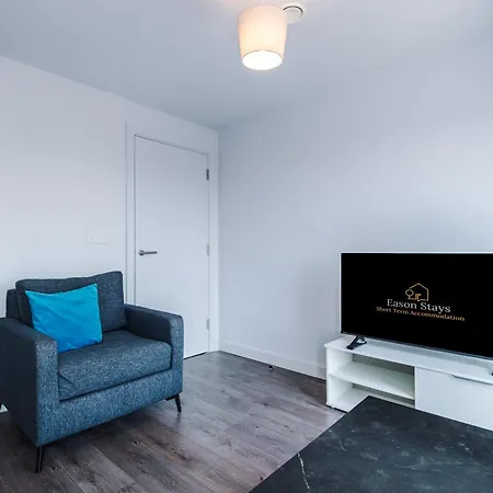 Spacious One Bedroom With Scenic View In Centre By Eason Stays, Ideal For Weekend Getaways & Business Travels - Free Parking * 리버풀