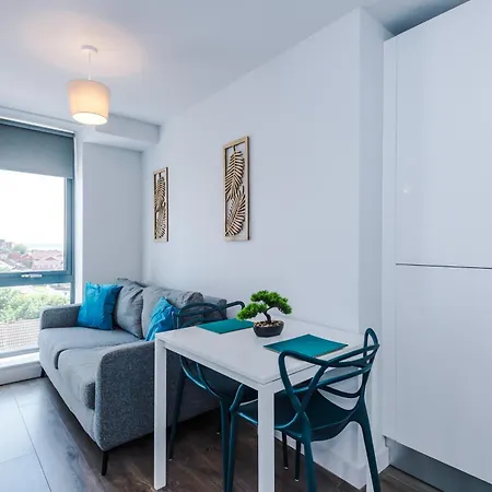Spacious One Bedroom With Scenic View In Centre By Eason Stays, Ideal For Weekend Getaways & Business Travels - Free Parking 아파트