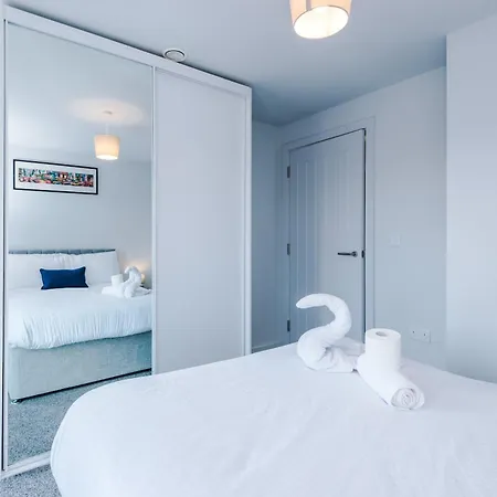 Spacious One Bedroom With Scenic View In Centre By Eason Stays, Ideal For Weekend Getaways & Business Travels - Free Parking 아파트 *