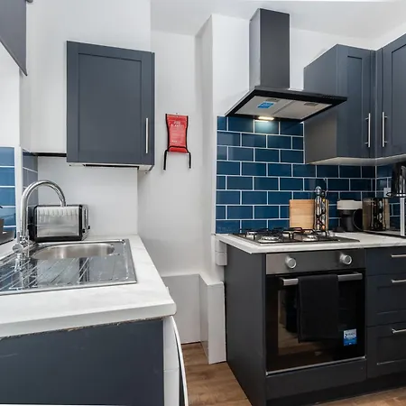 Cedarhomes - Brand New 5Bed House - Near Lfc & Efc