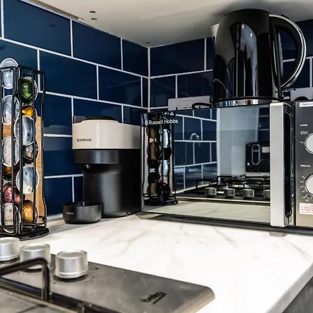 Apartment Cedarhomes - Brand New 5Bed House - Near Lfc & Efc *