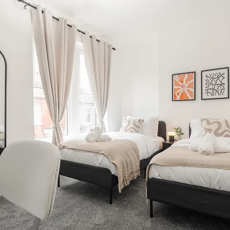 Cedarhomes - Brand New 5Bed House - Near Lfc & Efc Apartment *