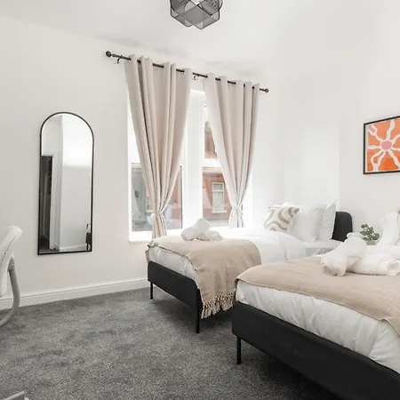 Apartment Cedarhomes - Brand New 5Bed House - Near Lfc & Efc