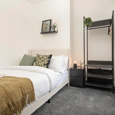 Cedarhomes - Brand New 5Bed House - Near Lfc & Efc Liverpool