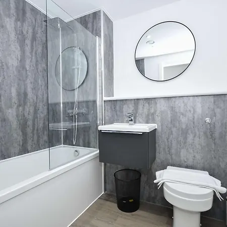 Modern & Stylish 1 Bed In *