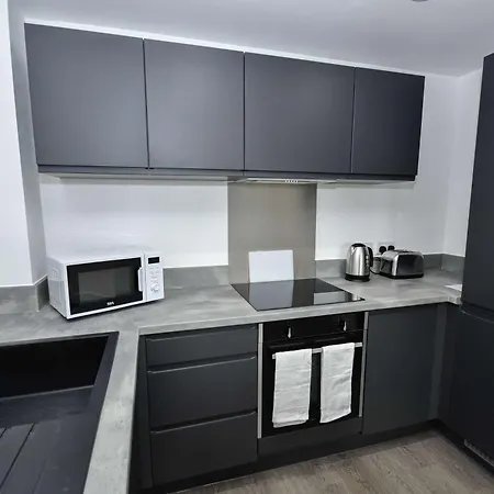 Modern & Stylish 1 Bed In Apartment