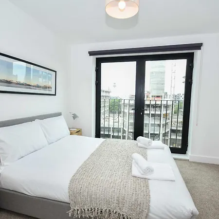 Modern & Stylish 1 Bed In Apartment Liverpool