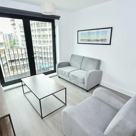 Modern & Stylish 1 Bed In Apartment *