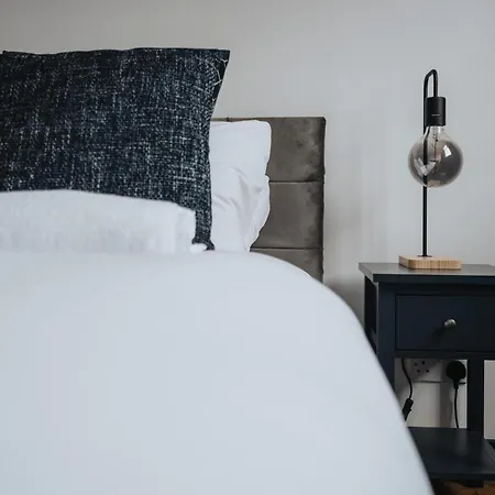 Warehouse Flat - Sleeps 5, Wifi, Free On-site Parking Liverpool