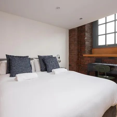 Apartment Warehouse Flat - Sleeps 5, Wifi, Free On-site Parking