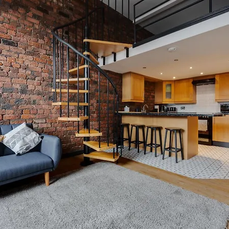 Warehouse Flat - Sleeps 5, Wifi, Free On-site Parking Apartment