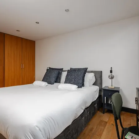 Warehouse Flat - Sleeps 5, Wifi, Free On-site Parking Liverpool