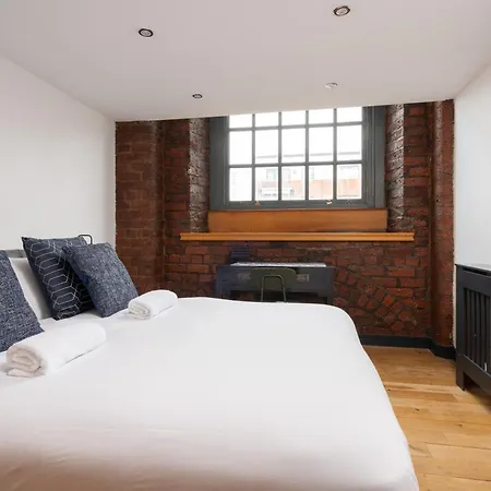 Warehouse Flat - Sleeps 5, Wifi, Free On-site Parking * Liverpool