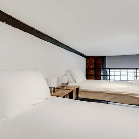 Warehouse Flat - Sleeps 5, Wifi, Free On-site Parking