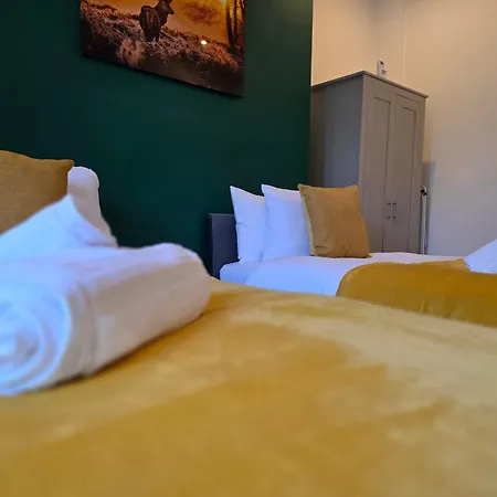 Deluxe 2br Near Center - Sleeps 6 *