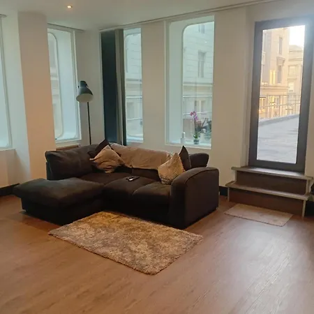Appartement Centre With Balcony & Parking *
