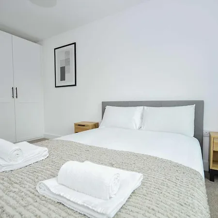 Modern & Spacious 2 Bedroom Apartment