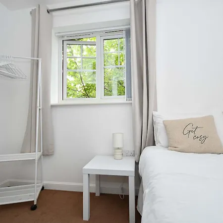 公寓 Lovely 3 Bedroom House In With Parking 利物浦