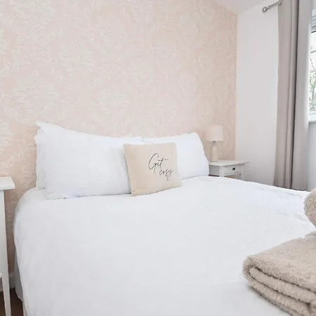 Lovely 3 Bedroom House In With Parking 利物浦