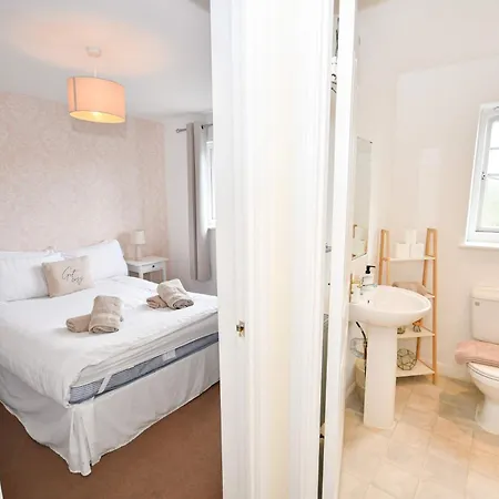 Lovely 3 Bedroom House In With Parking * 利物浦