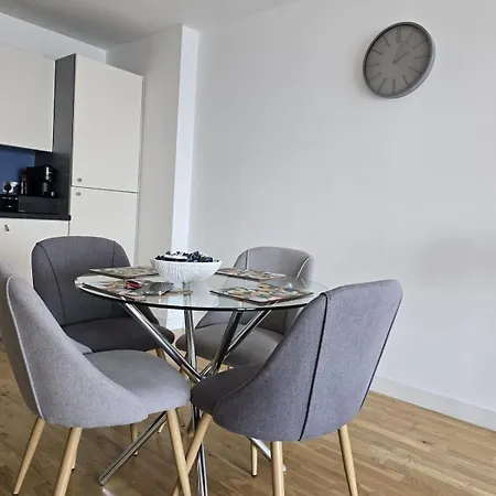 2 Bedroom Alexandra Tower Lejlighed