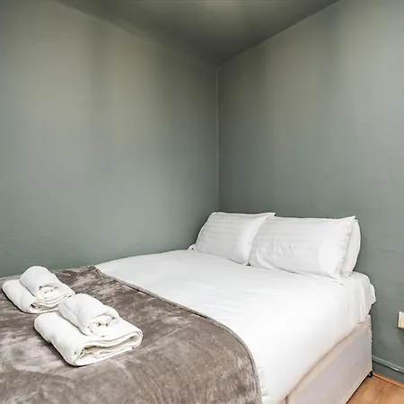 4 Bed Flat 5 Mins Walk To Anfield Apartment Liverpool