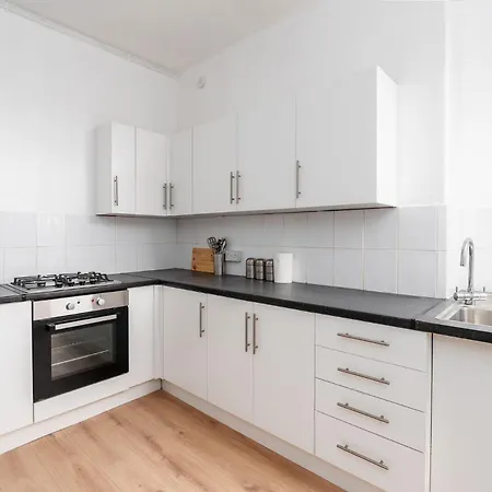 Apartment 4 Bed Flat 5 Mins Walk To Anfield *