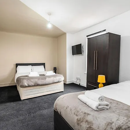 4 Bed Flat 5 Mins Walk To Anfield Apartment *