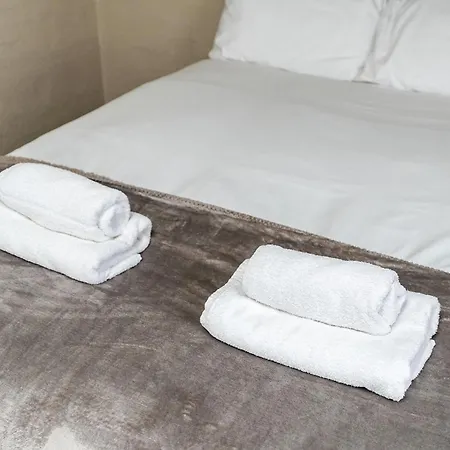 4 Bed Flat 5 Mins Walk To Anfield Liverpool