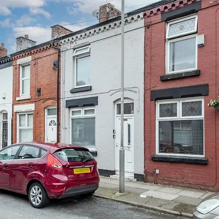 Prime Location! 3-bedroom House Near Anfield & Goodison Park *