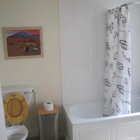 Lyndan Guest 2*
