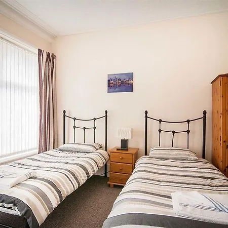 Lyndan Guest Liverpool