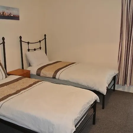 Lyndan Guest 2*