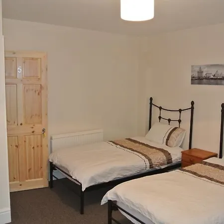 Lyndan Guest