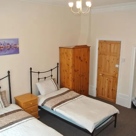 Lyndan Guest 2*