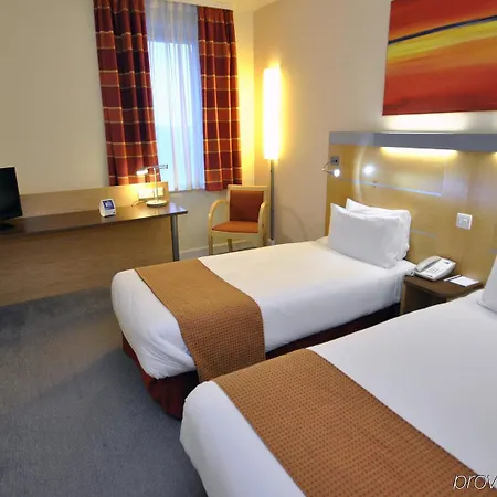 Hotel Express John Lennon Airport