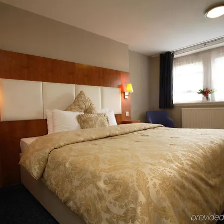 The Sir Thomas Otel