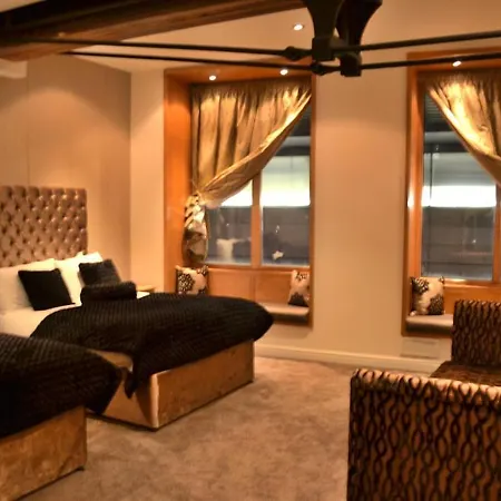 Отель Signature Living