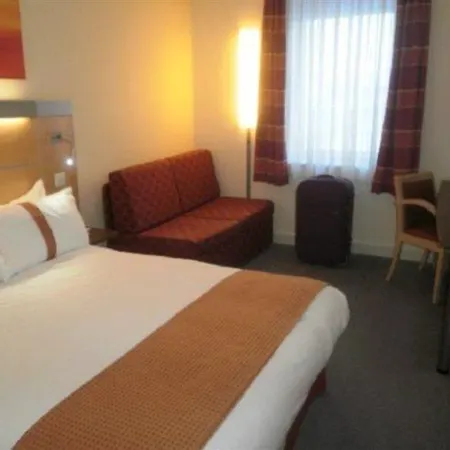 Hotel Express John Lennon Airport 3*