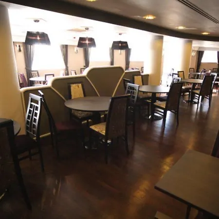 Hotel Crowne Plaza - John Lennon Airport By Ihg