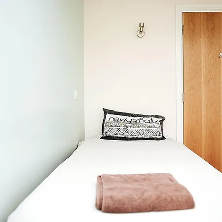 Oliver House Hostel *