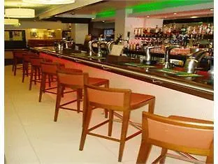 מלון Hanover & Mccartney's Bar