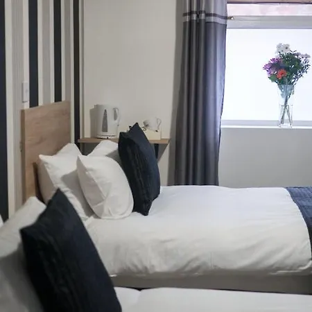 The Manor - 2*