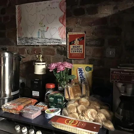 Embassie Backpackers Hostel *