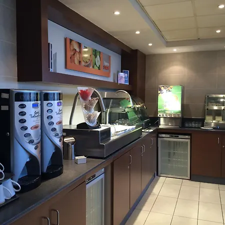 Hotel Express John Lennon Airport 3*